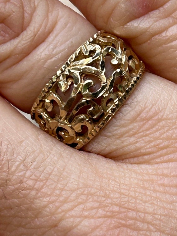 14k Solid Yellow Gold textured filigree wavy ring… - image 3