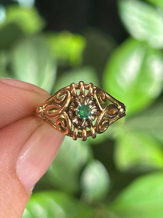 18k Solid Yellow Gold Antique ring with emerald s… - image 2