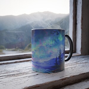 Prachtige mok noorderlicht, van kleur veranderend, kleurrijke koffiekop Aurora Borealis, mok nachtelijke hemel landschap, mok magisch bos natuur, cadeau