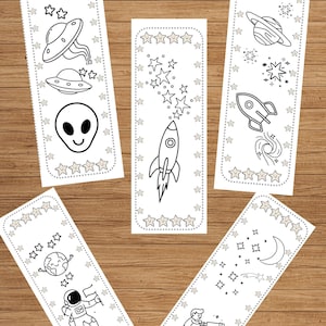 以下が含まれることがあります： 宇宙をテーマにしたイラストが描かれた、白地のブックマーク5枚のセットです。ロケット、惑星、星、宇宙飛行士、望遠鏡、三日月、宇宙人のデザインが含まれています。各ブックマークには星のボーダーが付いています。