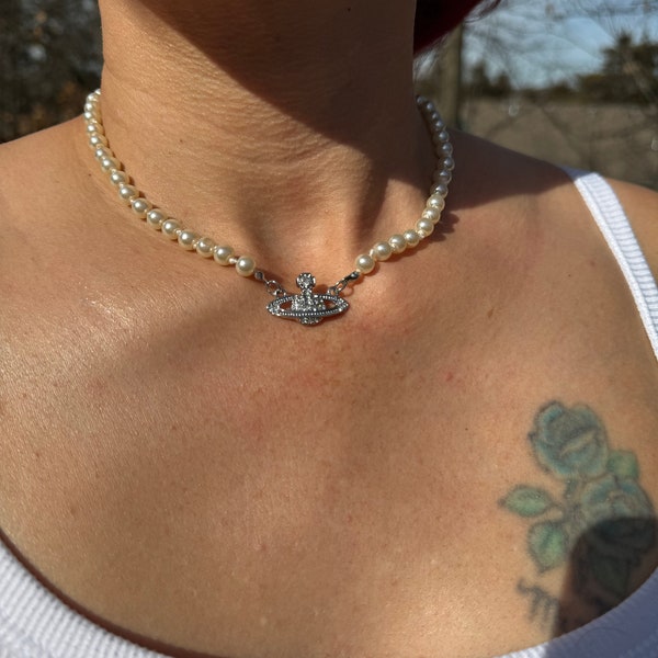 Collar de perlas espaciales de Saturno para mujer - Collar de gargantilla de perlas único con colgante - regalo para ella - regalo para mamá