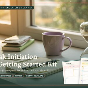 Puede incluir: Un kit de planificador de vida apto para TDAH que incluye un cuaderno, un bolígrafo, una taza y un reloj de arena. El texto dice: ADHD-FRIENDLY LIFE PLANNER, Task Initiation & Getting Started Kit, Make the first step smaller and start without the wall.