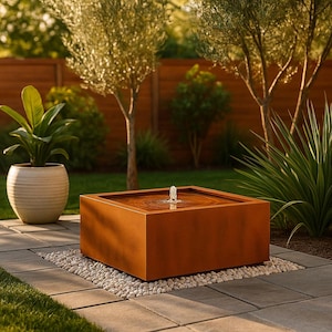 Quadratisches Wasserspiel aus Corten-Stahl - Vollständig gefüllter Brunnen mit Pumpe | Benutzerdefinierte Größen und pulverbeschichtete Farboptionen | Modernes Outdoor Dekor