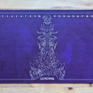 Lorcana lekmatta | Ursula | Inspirerad av skurk | 600 x 350 mm | Sydda kanter, gummibaksida, vattentät bild 3