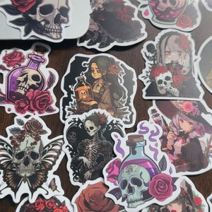 50 autocollants Punk Skull, autocollants gothiques (3) Stickers bouteille d'eau pour ordinateur portable Kindle pour valises et bagages Stickers tatouage gothique crâne foncé