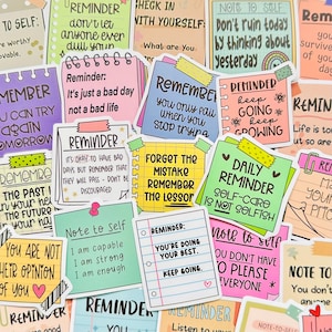 Puede incluir: Una colección de notas adhesivas coloridas con citas y recordatorios motivacionales. Las notas presentan varios diseños, incluido papel rayado, y están decoradas con cinta adhesiva. El texto incluye frases como "Estás haciendo lo mejor que puedes" y "Cuidarse no es egoísta."