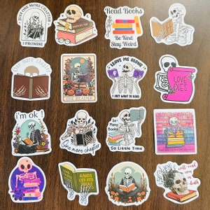 Skull Bookish Sticker Pack, Kindle Book Stickers 5 Reader Themed Waterproof Book Nook Stickers, Water bottle Laptop Book Lover Gift imagem 3