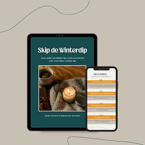 Op de afbeelding: Een digitale tablet en smartphone tonen een wellnessgids. De tablet toont de tekst "Skip de Winterdip" en een afbeelding van een kaars en thee. De telefoon toont "Direct Reliefs" en genummerde tips. De achtergrond is een neutrale kleur.