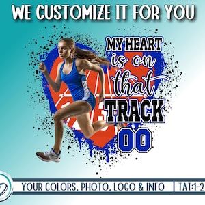 Op de afbeelding: Een digitaal ontwerp met een hardloper op een baan met de tekst "MY HEART is on that TRACK 00". Het ontwerp is in blauw, rood en zwart met een grunge-effect.