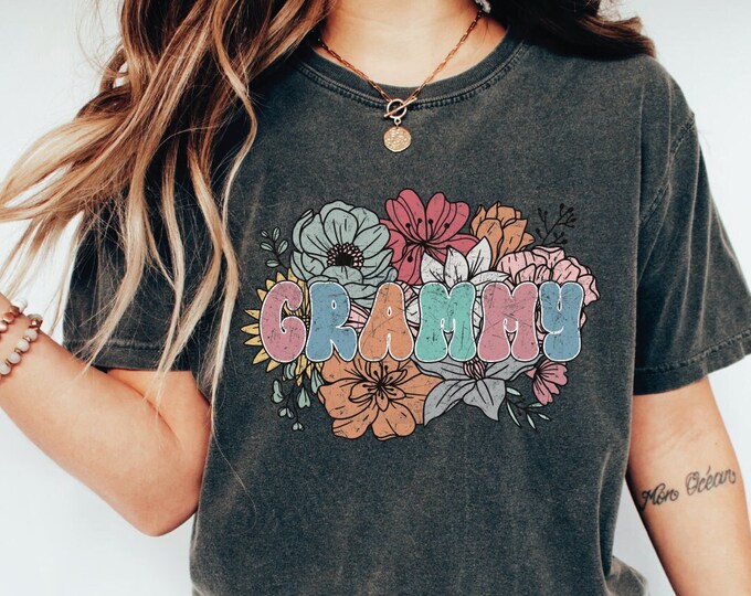 Custom Retro Floral Grammy Shirt, Mother's Day Gift for Nana, Grammy Gift, Grandma Reveal Gifts, Gigi Pregnancy Announcement, New Nana Shirt