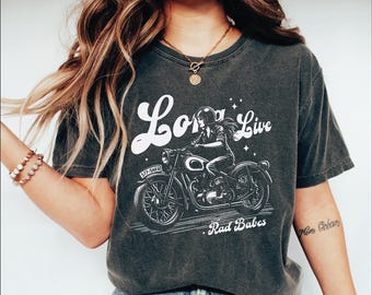 Retro Motorcycle Graphic Tee: Rad Women Vintage-Inspired T-Shirt