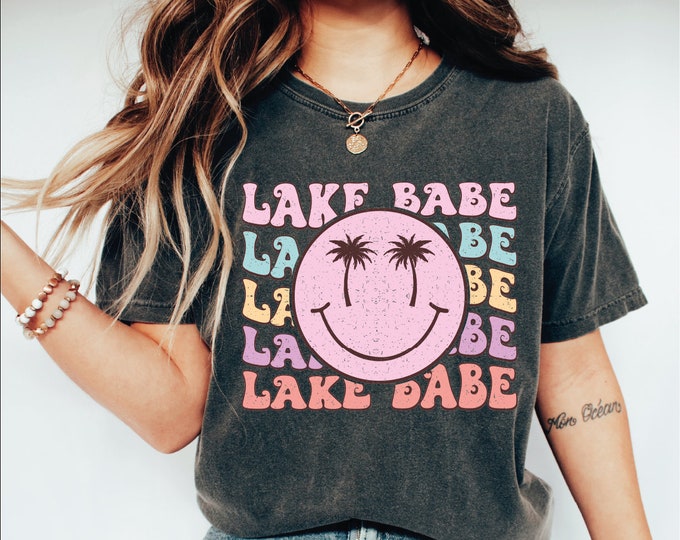 Lake Babe Shirt, Lake Lover Gift, Lake Shirt for Women, Lake Life Shirt, Summer Shirt, Retro Lake Babe Shirt, Lake Babe Smile Tee,Happy Face