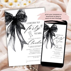 K&ouml;nnte beinhalten: Schwarze und wei&szlig;e digitale Einladung mit einer gro&szlig;en schwarzen Schleife und dem Text "Cheers to forty years" und "Join us to celebrate Claudia".