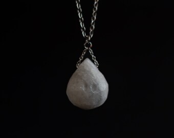 Colliers pendants esprit marbré Anxiety Buddies