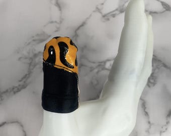 Leopard Print Silicone Thumb Guard - Grip Enhancing Sleeve