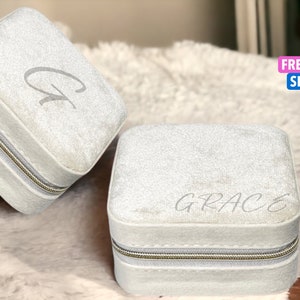 Portagioielli in velluto italiano personalizzato, portagioielli con iniziali incise, regali di Natale, portagioielli per damigelle d'onore, organizer da viaggio per gioielli