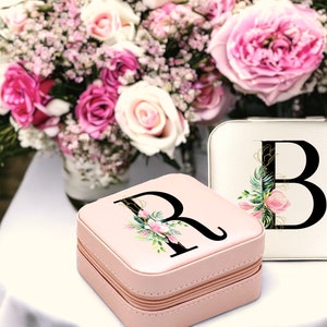 Portagioielli natalizio personalizzato, portagioielli in pelle personalizzato, design con lettere floreali, organizer da viaggio per gioielli, regalo per damigelle d'onore