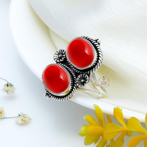 Anillo de ónix rojo en plata de ley 925: joyería bohemia hecha a mano.