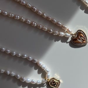Handmade Initial Charms Letter 18k Gold Genuine Freshwater Baroque Pearl Beaded Dainty Choker Minimalist, Unique Gift for Mom Bestfriend