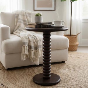 Mesa auxiliar de pedestal de madera hecha a mano: moderna mesa auxiliar rústica con acento para sala de estar, dormitorio u oficina, con base redonda en espiral.