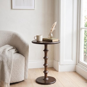 Moderner Holz-Beistelltisch - Skulpturaler Akzent-Tisch, handgefertigter runder Beistelltisch für Wohnzimmer, Schlafzimmer oder besonderes Geschenk