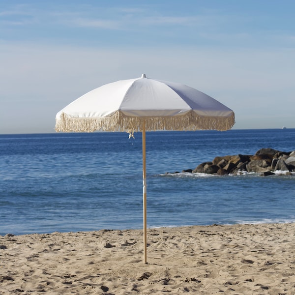 Luxe Beach Umbrella for Beach or Backyard Leisure