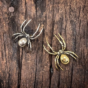 Spider Brooch Avalable in 2 Colourways.