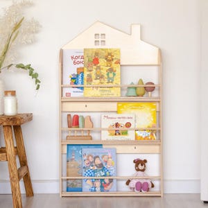 Wall House-Shaped 3-Tier Bookshelf: Varnished Wooden Montessori Kids Book Display