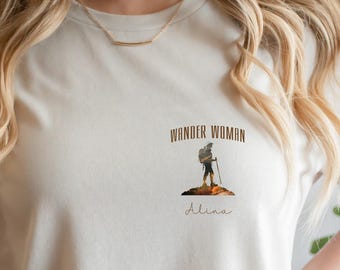 Camiseta personalizada Wander Woman, camiseta de senderismo, camiseta con nombre personalizado, camiseta para exteriores, regalo de aventura, camiseta de montañismo para mujer