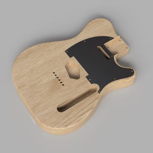 Könnte beinhalten: Unlackierter E-Gitarrenkorpus aus naturbelassenem Holz mit schwarzem Schlagbrett.