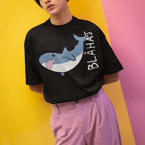 Cutes Femboys Shirt – BLÅHAJ Look  - Blahaj loves to cuddle