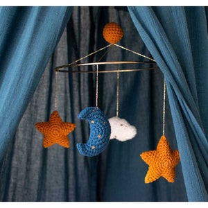 Luna e stelle all&#39;uncinetto mobile, luna baby mobile, stella amigurumi baby mobile, tutorial mobile per la cameretta dei bambini, mobile fai da te, regalo per i nuovi genitori
