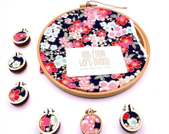 Mini Embroidery Hoop Needle Minder: Reclaimed Fabric Magnetic Needle Keeper