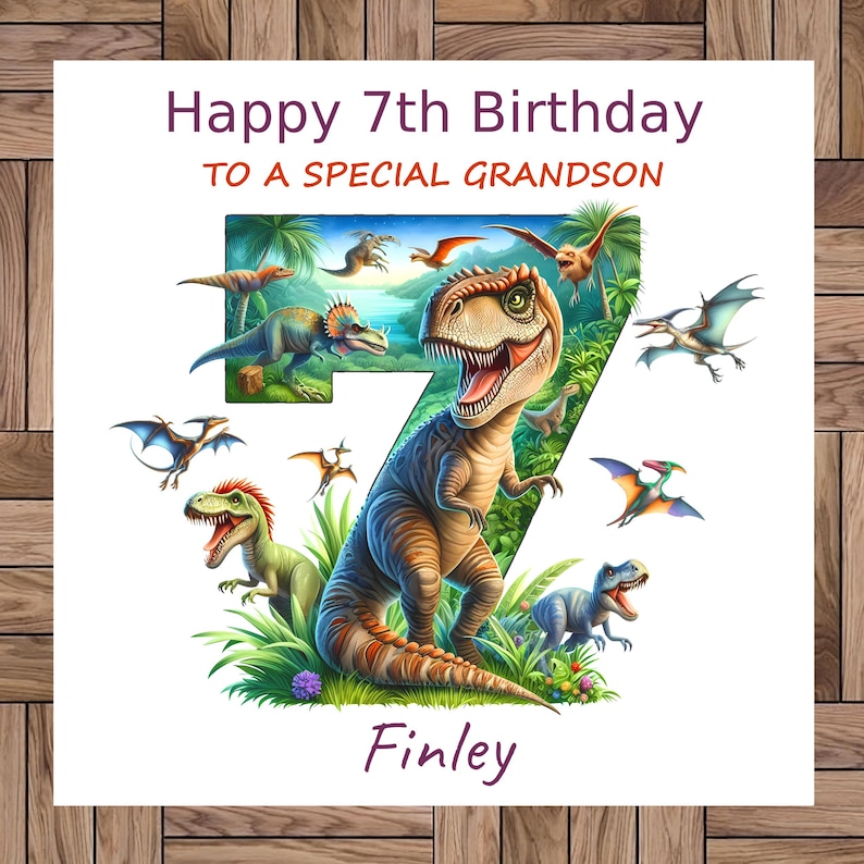 Puede incluir: Una tarjeta blanca con un n&uacute;mero 7 verde hecho de dinosaurios. La tarjeta dice "Feliz 7&ordm; cumplea&ntilde;os a un nieto especial" y "Finley".