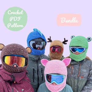 Peut inclure: Un ensemble de cinq masques de ski en crochet, chacun avec un motif animal différent : ours, cerf, grenouille, dinosaure et cochon. Les masques sont tous de couleurs vives et ont des lunettes attachées. Le texte "Bundle" et "Crochet PDF Pattern" est visible sur l'image.