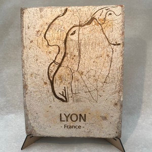Placa de micelio y grabado láser - Mapa de Lyon (Francia)