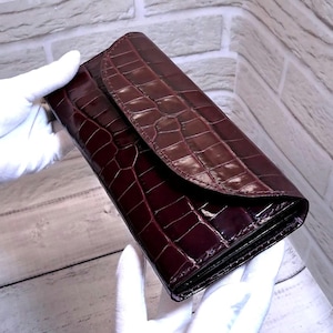 Cartera con relieve de cocodrilo / Cartera de piel burdeos para mujer / Regalo para ella / Cartera larga