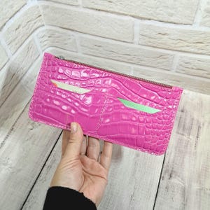 Cartera con estampado de cocodrilo patentado/Regalo de cuero único para ella/Cartera de cuero delgada