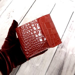 Cartera de piel para mujer pequeña con relieve de cocodrilo, Cartera compacta, Cartera para mujer, Regalo único para ella