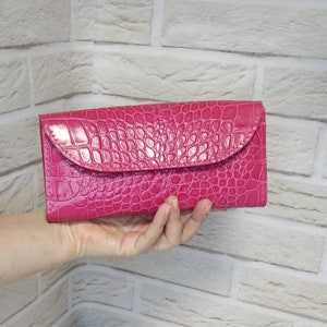 Regalo para ella, billetera de cuero con relieve de cocodrilo, billetera larga hecha a mano para mujer