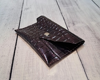 Tarjetero tipo sobre de piel burdeos / Tarjetero con relieve de cocodrilo / Cartera pequeña / Tarjetero para tarjetas de crédito, tarjetas de visita y tarjetas de regalo