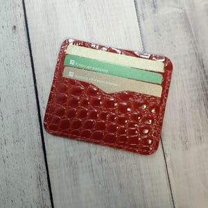 Tarjetero de piel roja con relieve de cocodrilo, billetera pequeña de piel, tarjetero, tarjetero de regalo