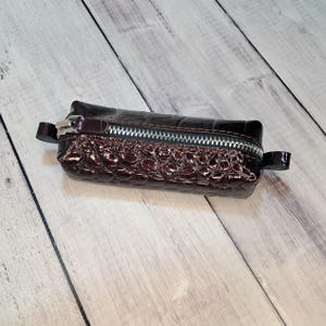Estuche para llaves de cuero burdeos, llavero con relieve de cocodrilo, organizador de llaves, llavero tipo bolsa, regalo perfecto