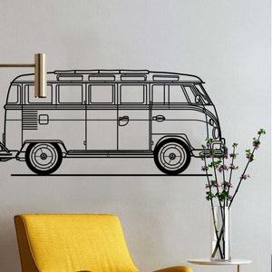 Peut inclure: Illustration en noir et blanc d'un van Volkswagen vintage avec un porte-bagages sur le toit. Le van est orienté vers la droite et se trouve sur un fond blanc.