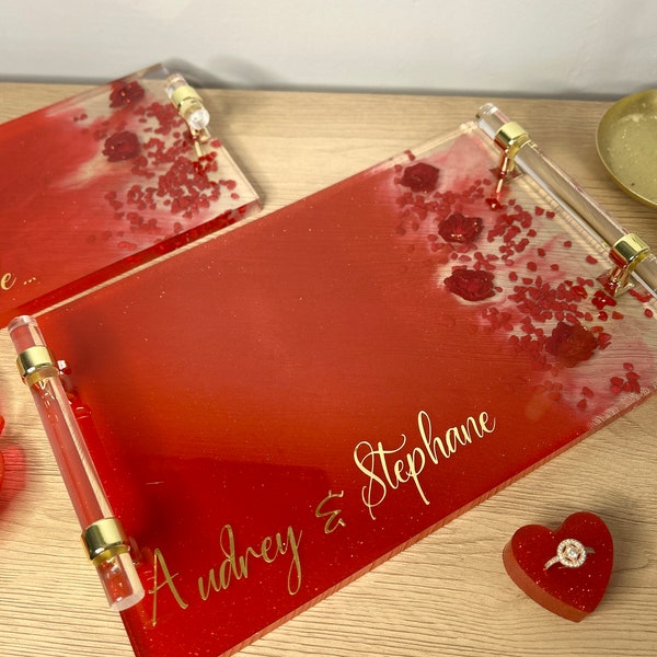 Cadeau de Saint Valentin personnalisé – PLATEAU personnalisable - plateau en résine époxy avec prénoms - Roses - élégant - Rouge Passion