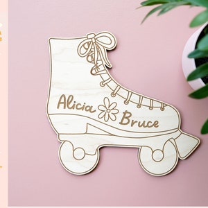 Roller Skate Name Sign SVG • Archivo de corte láser Glowforge • Decoración de la habitación de los niños Baby Skater Laser File