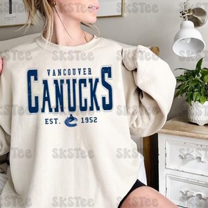 '47 Vancouver Canucks Men's Vintage Skate Logo Lacer Pullover Hoodie - Size Large : Sports & Outdoors