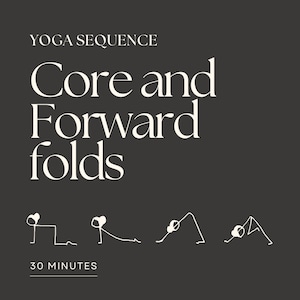 Puede incluir: Una ilustración en blanco y negro de una secuencia de yoga titulada "Core and Forward folds" con cuatro poses. La secuencia dura 30 minutos.