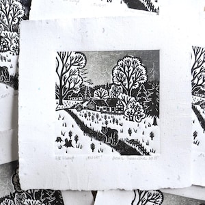 Mysteriöser schwarzer Hund in stürmischem Feld Druck, dunkle Landschaft Wandkunst, stimmungsvolle Atmosphäre für Gothic-Liebhaber, Gewitterszene Illustration