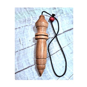 Péndulo THOTH  fabricado en madera de Nogal | Alto 85mm, Grueso 20mm, Peso 8 gramos